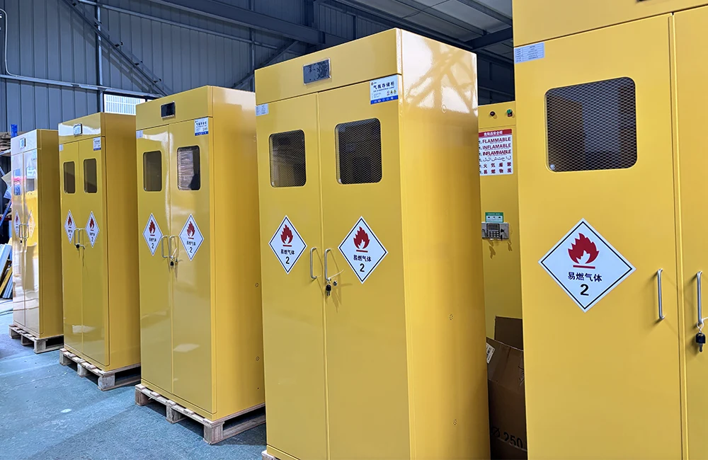 Niyə kimyəvi maddələrə peşəkar təhlükəsizlik şkafları lazımdır?